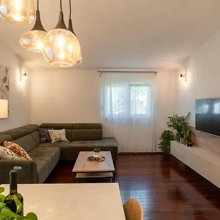 Villa Kira